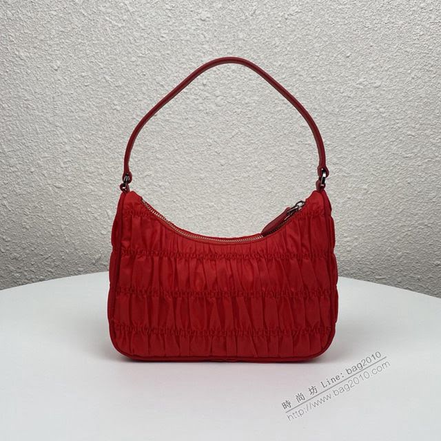 prada女包 普拉達2020專櫃最新款 1NE204 Prada nylon 皺褶Hobo手拎包 Prada復古風腋下包  pyd2305